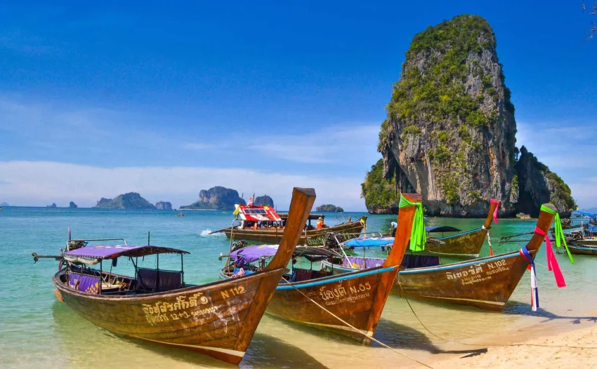 Kombiniere Services Insider Analyse mit Reisezeit Thailand Reiseplanung